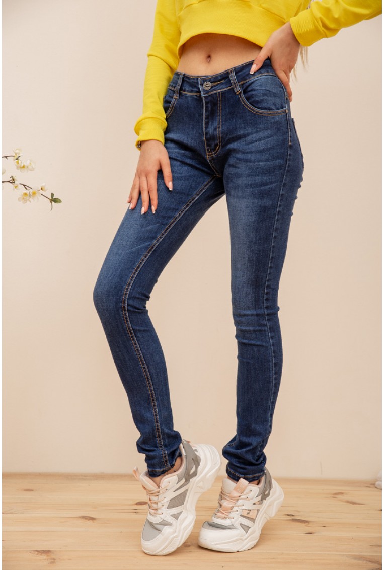 Купить Приталенные женские джинсы темно-синего цвета 129R605 - Фото №3