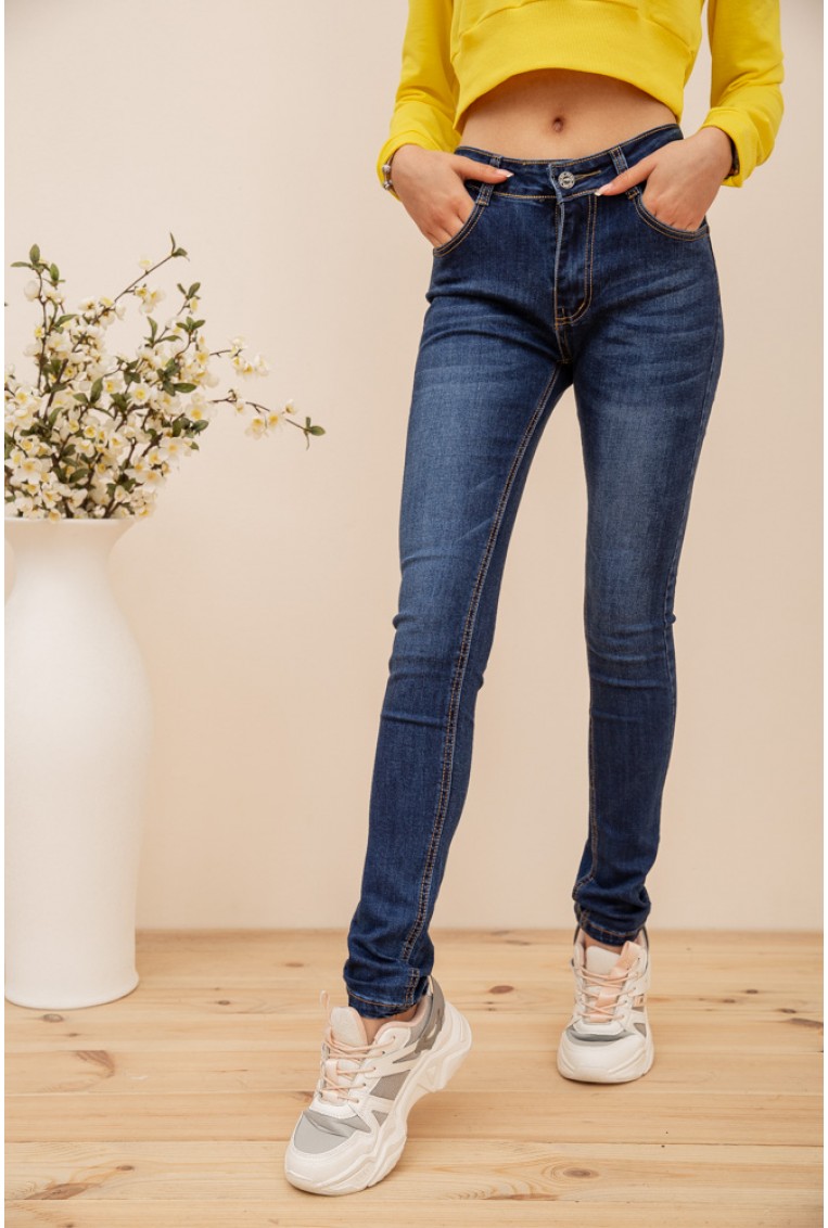 Купить Приталенные женские джинсы темно-синего цвета 129R605 - Фото №1