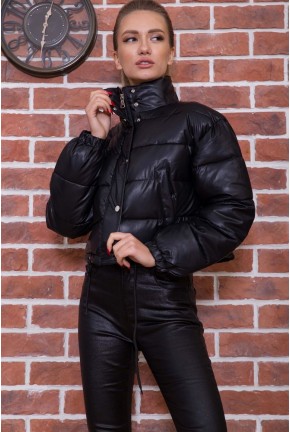 Короткая женская куртка черного цвета 182R2806