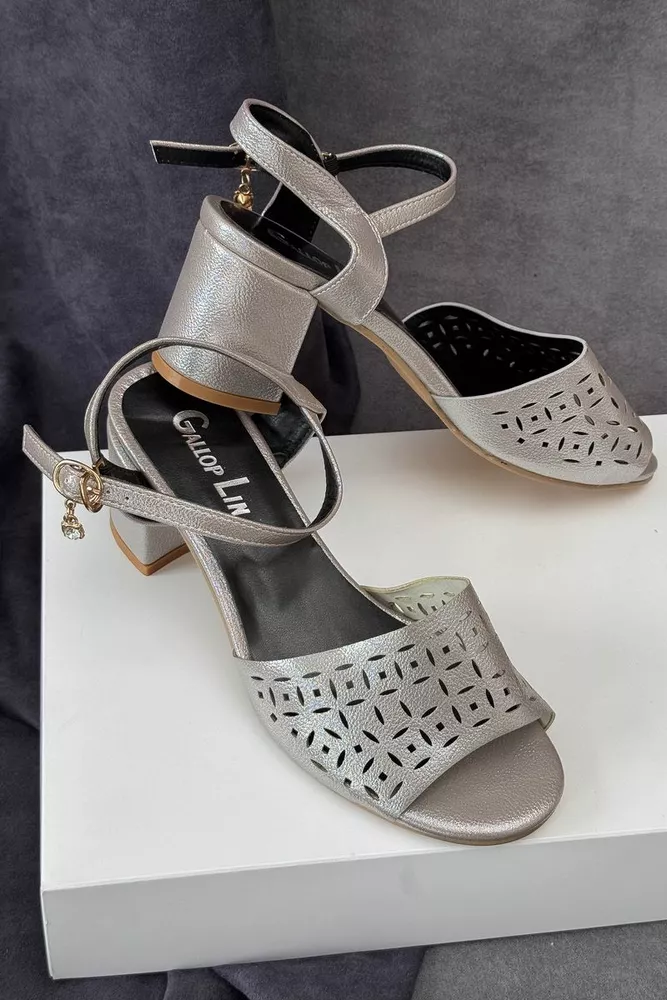 Купить Босоножки женские, цвет серый, 243RE252 - Фото №1