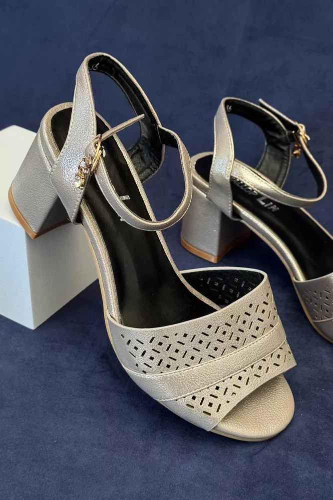 Купити Босоніжки жіночі, колір сірий, 243RE260 - Фото №2