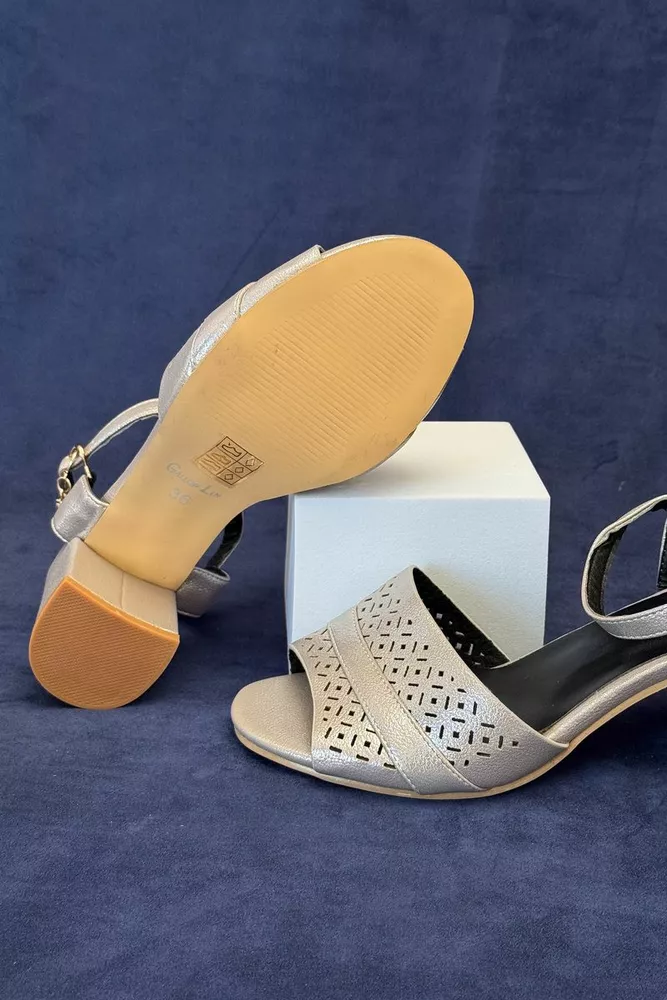 Купити Босоніжки жіночі, колір сірий, 243RE260 - Фото №5