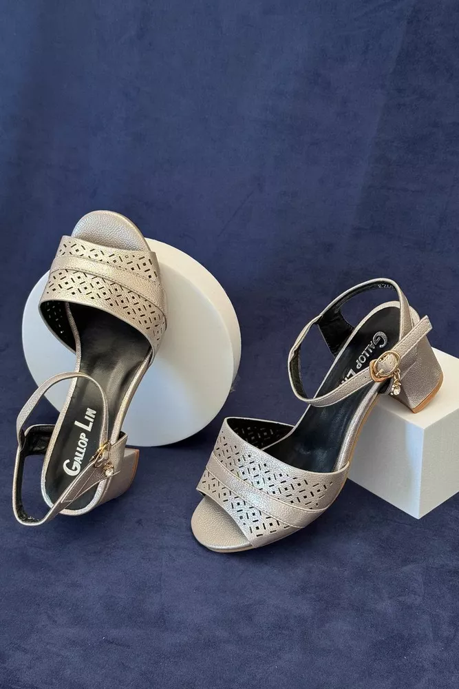 Купити Босоніжки жіночі, колір сірий, 243RE260 - Фото №1