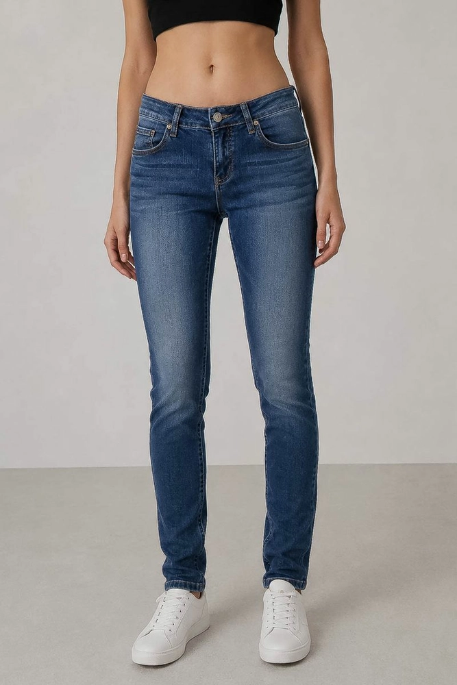 Купити Джинси жіночі однотонні Slim fit, колір синій, 244RA601 - Фото №3