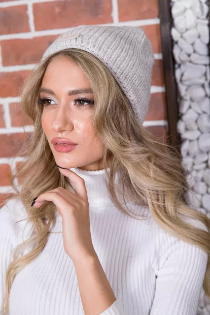 Жіноча шапка з помпоном, сірого кольору, 167R7780
