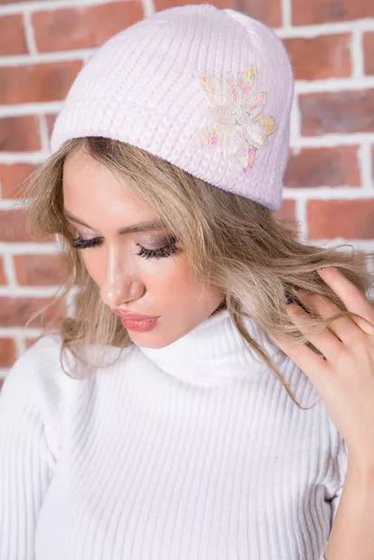Женская шапка, розового цвета с декором, 167R008