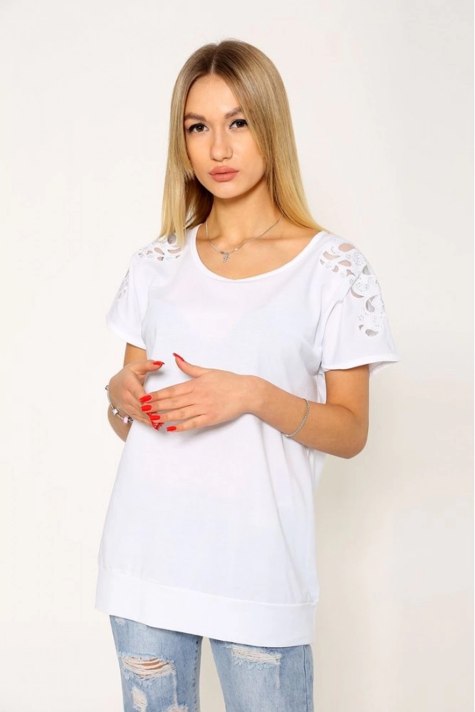 женская белая футболка с вышивкой