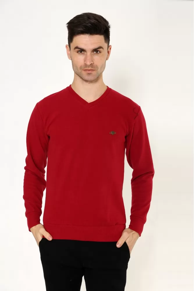 Виды мужских свитеров: пуловер с V-образным вырезом