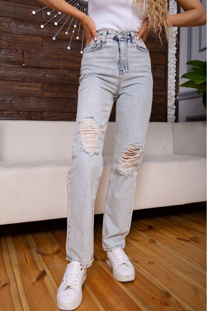 Купити Рвані жіночі джинси МОМ блакитного кольору 198R36-74-015 оптом - Фото №1