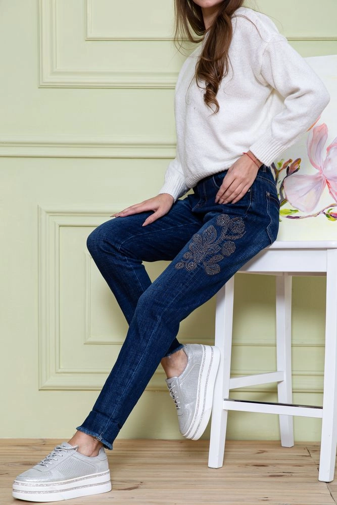Купити Жіночі джинси темно-синього кольору з вишивкою 182R7037 - Фото №1