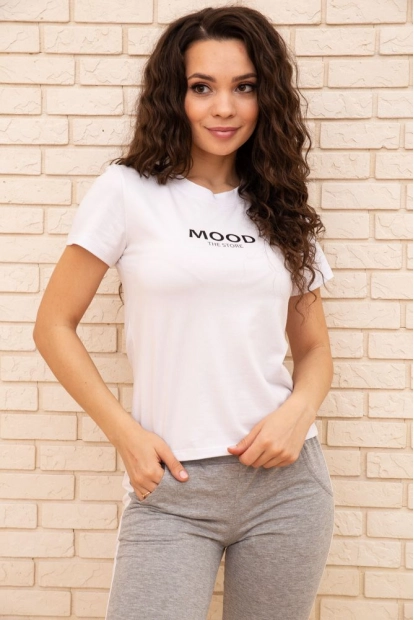 Приталенная женская футболка белого цвета с принтом 102R188