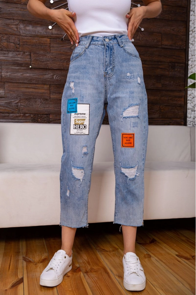 Купить Рваные женские джинсы МОМ голубого цвета 198R9267 - Фото №1