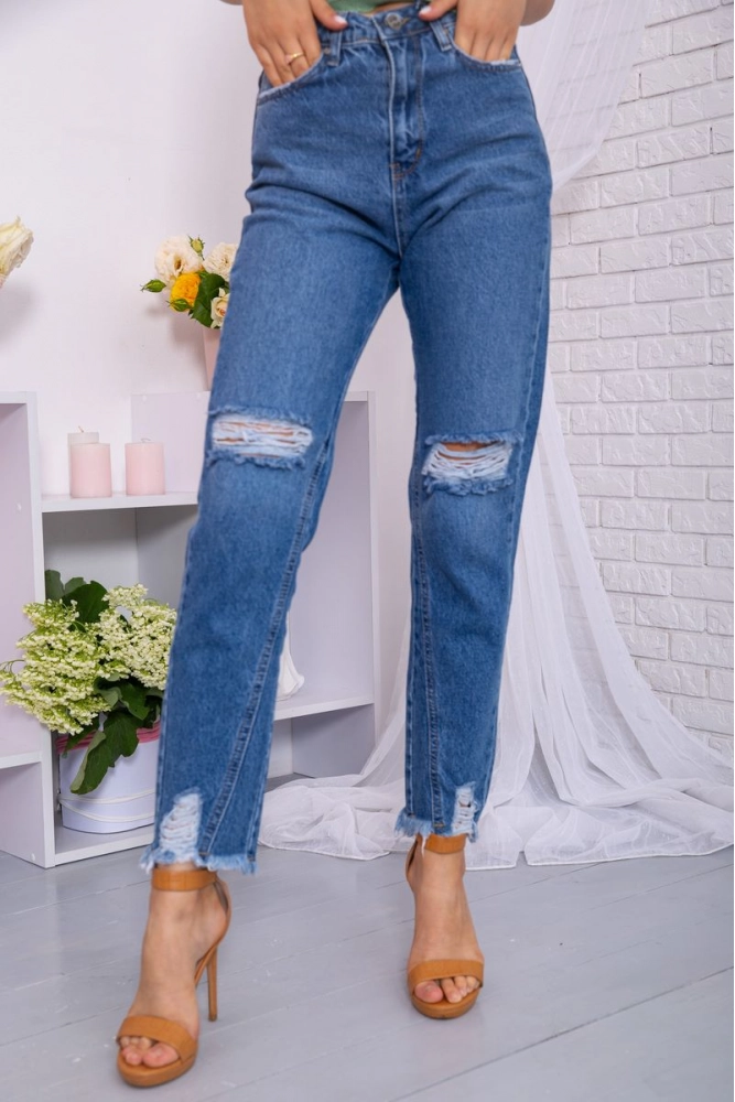 Купить Женские рваные джинсы МОМ синего цвета 198R636 - Фото №1