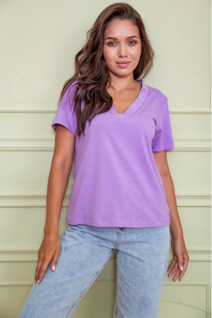 Однотонна жіноча футболка бузкового кольору 102R205