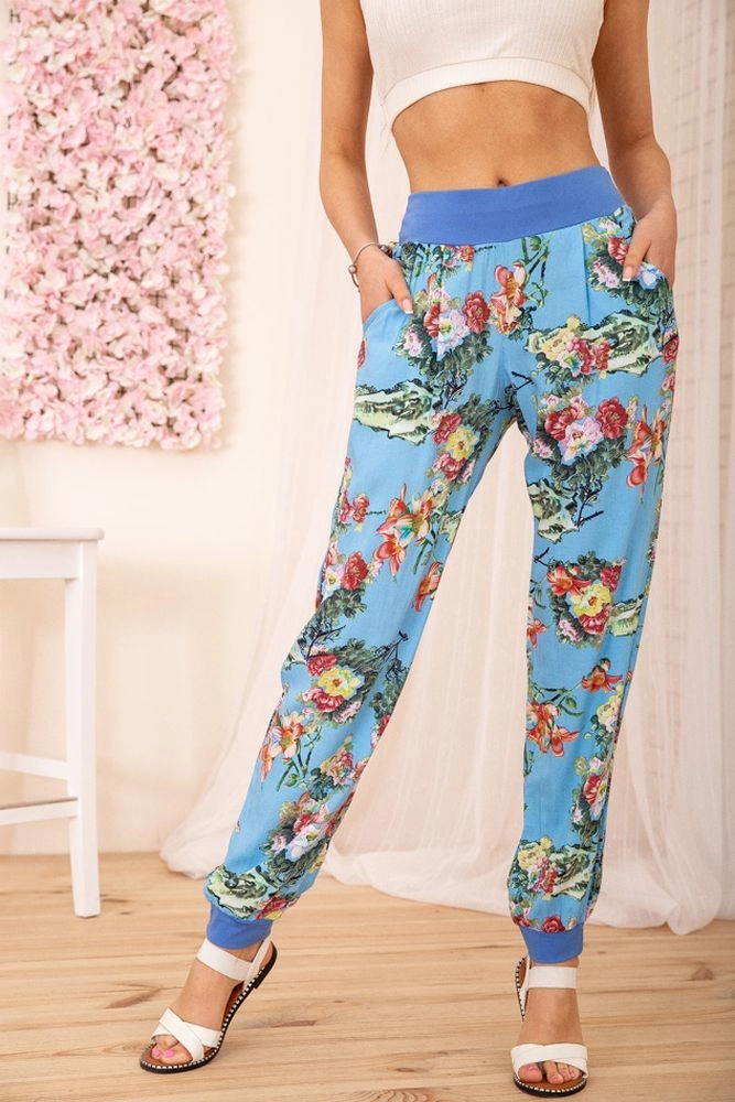 Купити Літні бавовняні штани з квітковим принтом колір Блакитний 172R63-1 - Фото №1