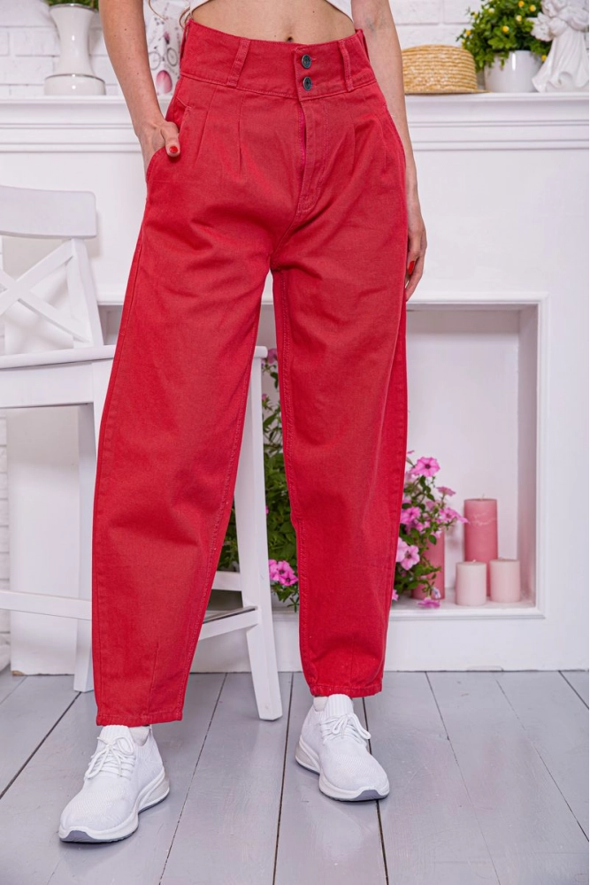 Купить Женские джинсы МОМ красного цвета 164R1084 оптом - Фото №1