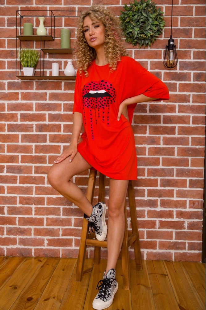 Купити Подовжена жіноча футболка з принтом колір Кораловий 117R1021-1 - Фото №1