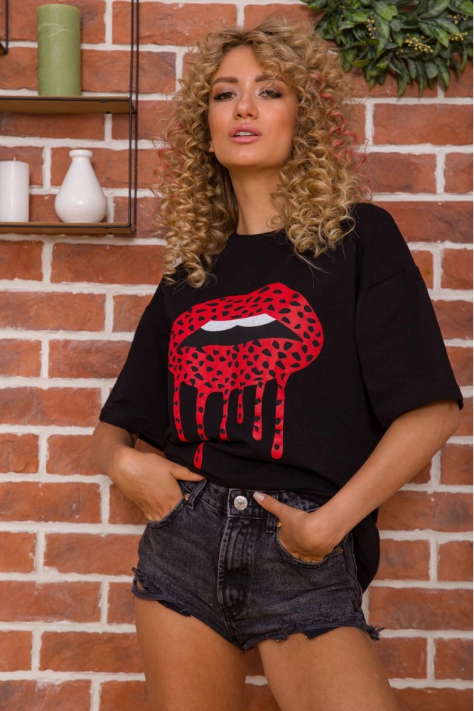 Купити Подовжена жіноча футболка з принтом колір Чорний 117R1021-1 - Фото №1