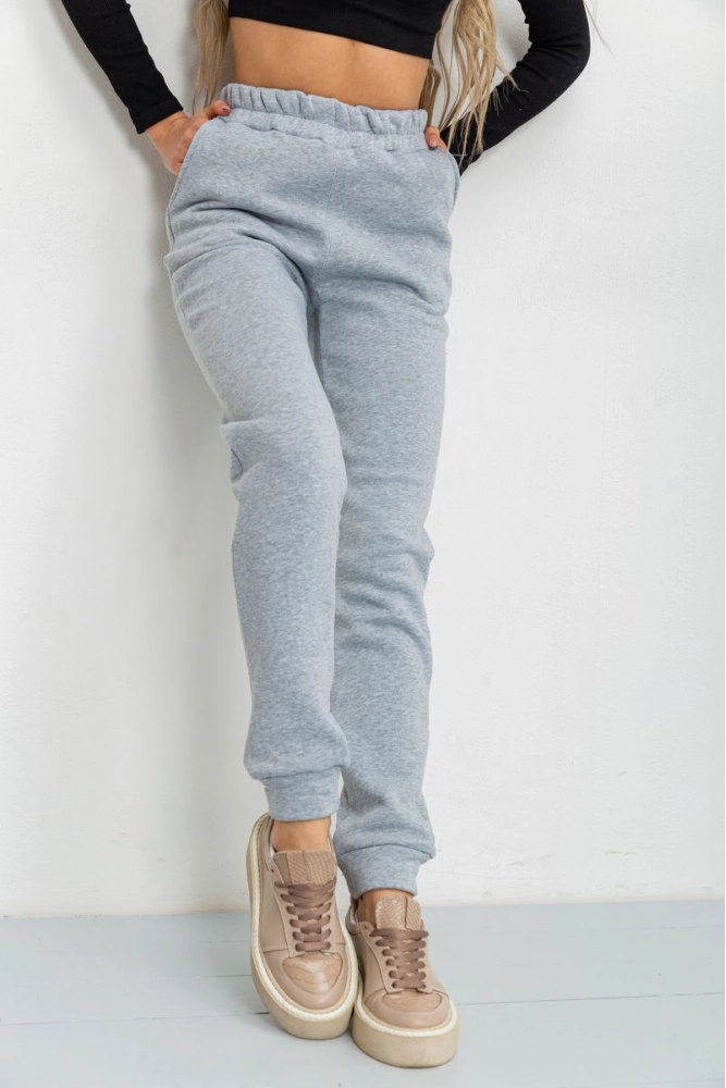 Купить Спортивные штаны женские на флисе однотонные, цвет светло-серый, 119R218 - Фото №1