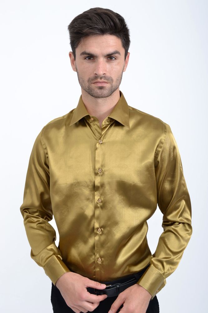 золотая мужская рубашка. рубашка мужская золотого цвета. атласная рубашка мужская. золотистая рубашка мужская. золотистый блестящий костюм мужской.